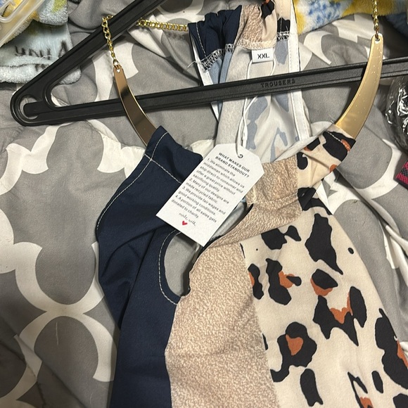 Dress with gold embellishment at neck never worn with tags - Picture 4 of 4